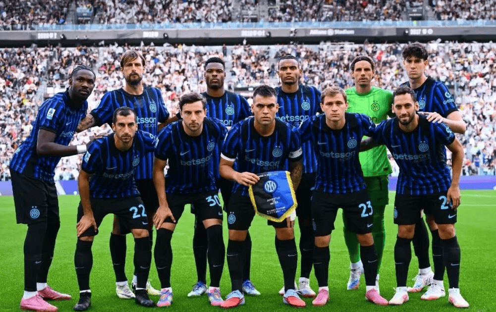 国足12年12大时刻：长沙保卫战、奇迹逃生、全村希望在列（国足12年12个高光时刻：长沙之战、奇迹逃生与全村希望尽收其中）