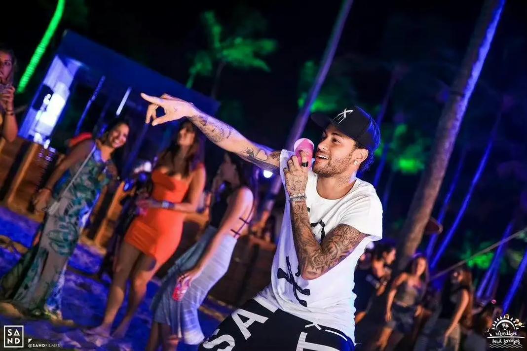 FM：诸多欧洲豪门有意布阿迪，他可能3月就进入法国国家队（FM：多家欧陆豪门追逐布阿迪，3月或将首次入选法国队）