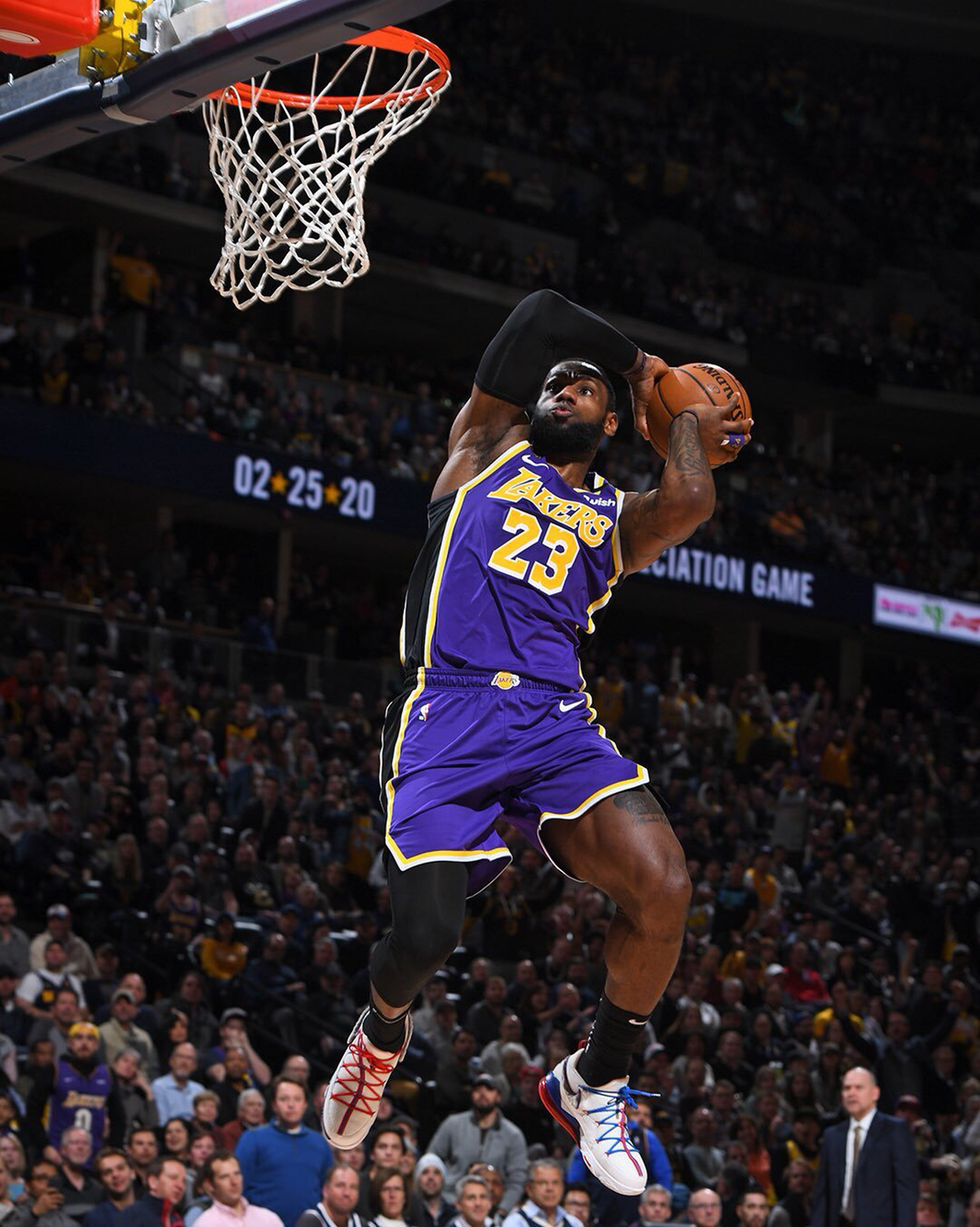 FIFA年度最佳男足教练候选：恩里克、斯洛特、弗里克在列（FIFA年度最佳男足教练候选名单：恩里克、斯洛特、弗里克入围）