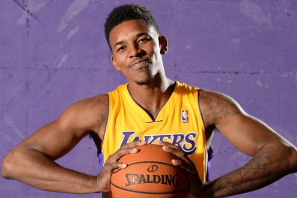 NBA球员合同更新及薪资排行榜（NBA球员最新合同动态与薪资榜单）