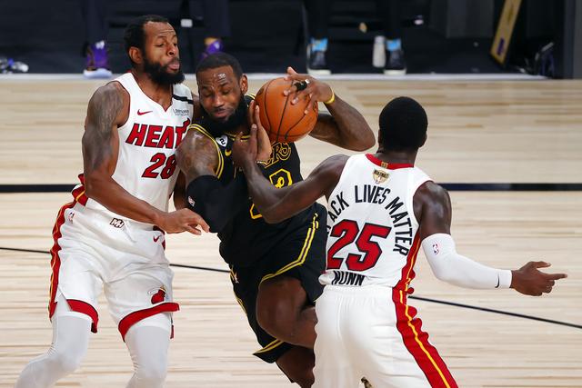 歌游内蒙古 欢乐冰雪季｜雪原赛车！这才是呼伦贝尔冬天的正确打开方式（奔赴内蒙古冰雪季，呼伦贝尔雪原赛车才是冬天的正确打开方式）