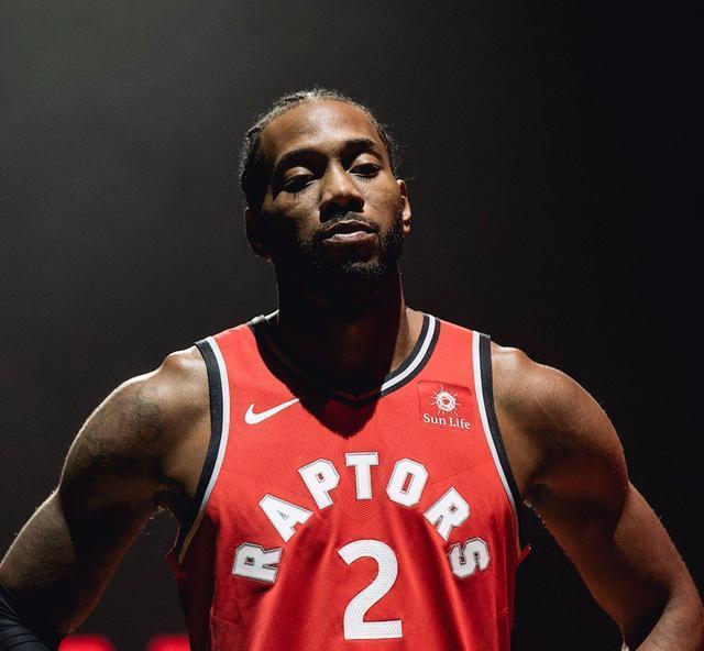 曼城瓜帅巧妙调整战胜热刺（瓜帅妙招助曼城击败热刺）