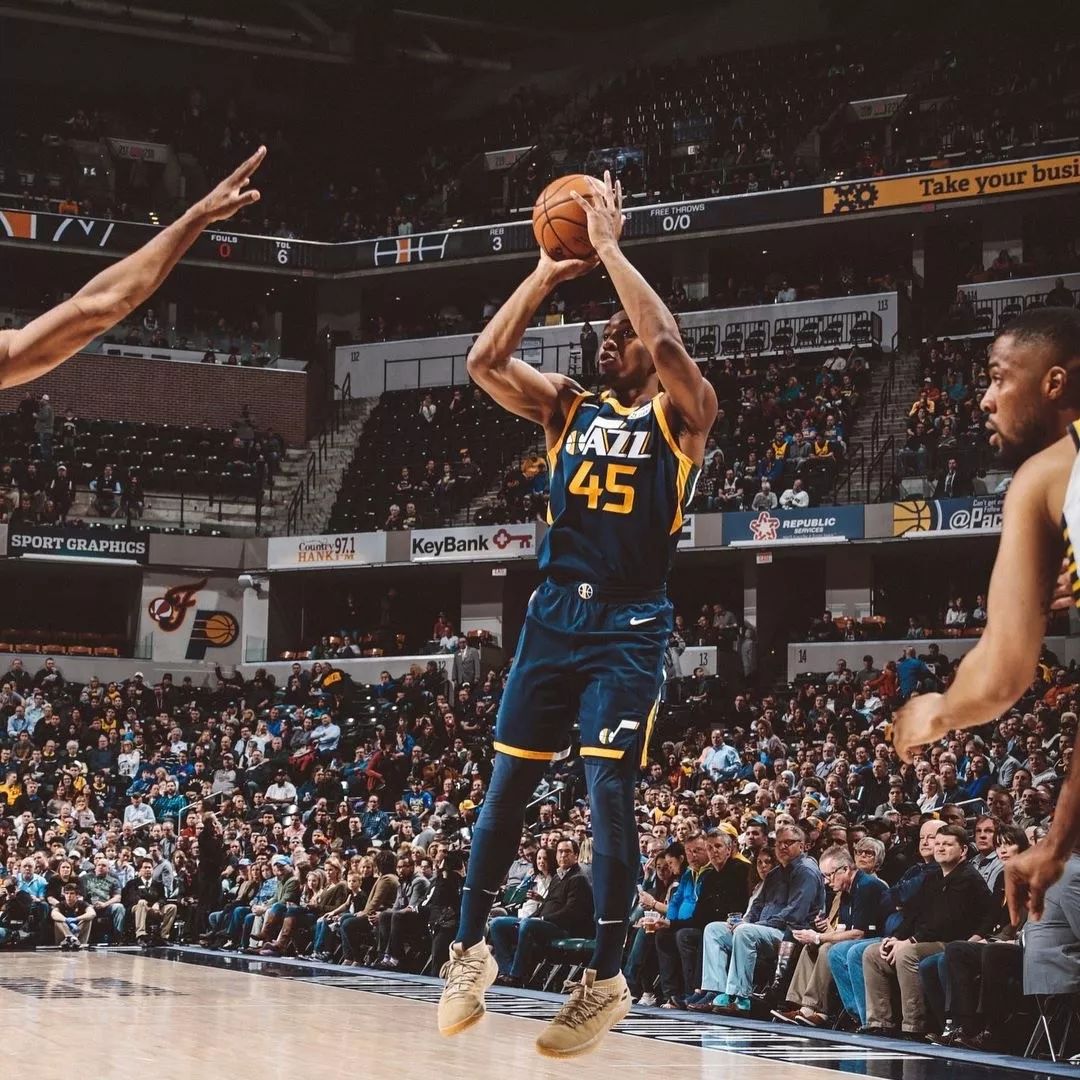 梅西获得季后赛MVP后，即将领取常规赛MVP！以及开启梅西杯！（梅西斩获季后赛MVP，常规赛MVP在即，梅西杯即将启幕）