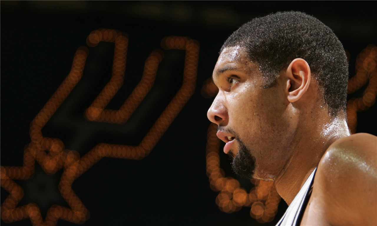 近五年约基奇在场时掘金净效率均超过+8，下场后均为负数（过去五年约基奇在场掘金净效率均超+8，一下场便转为负数）