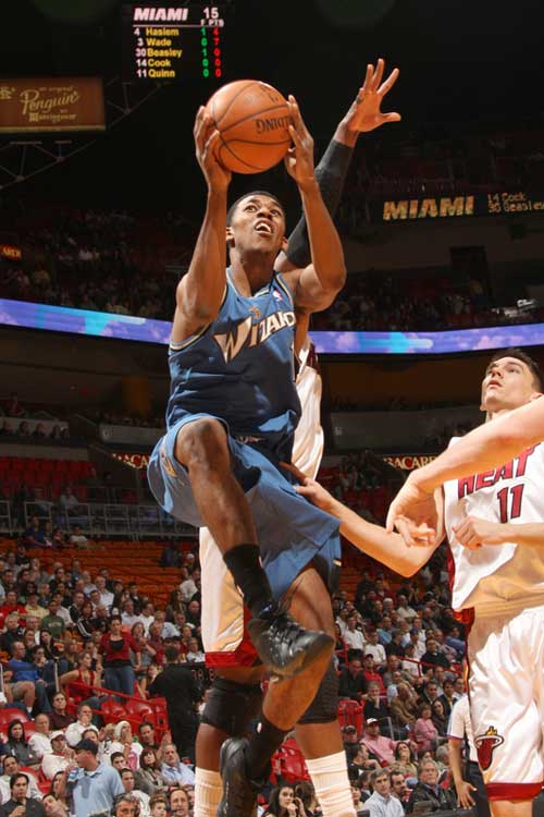 美媒：除了活塞骑士等队 欧洲豪门和CBA广东辽宁都对比斯利感兴趣（美媒：除活塞、骑士等队外，欧洲豪门及CBA广东、辽宁也对比斯利有意）